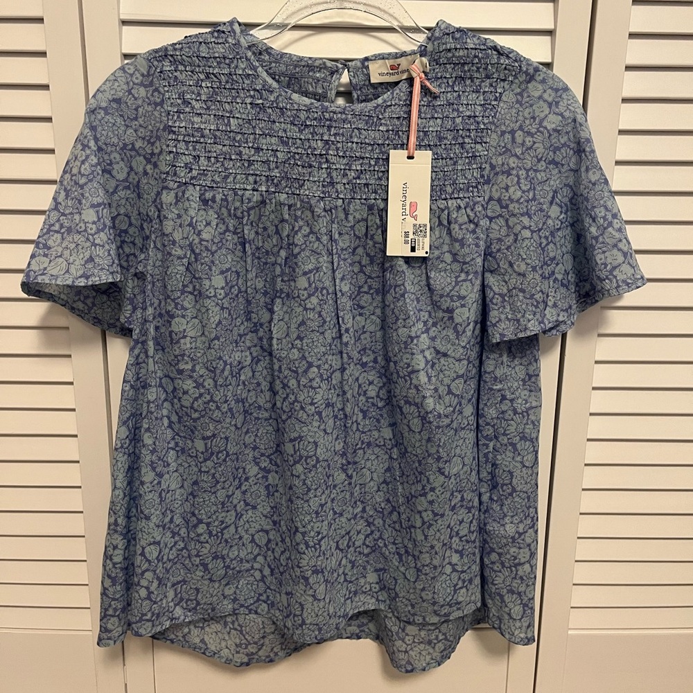 Breezy vineyard vines top